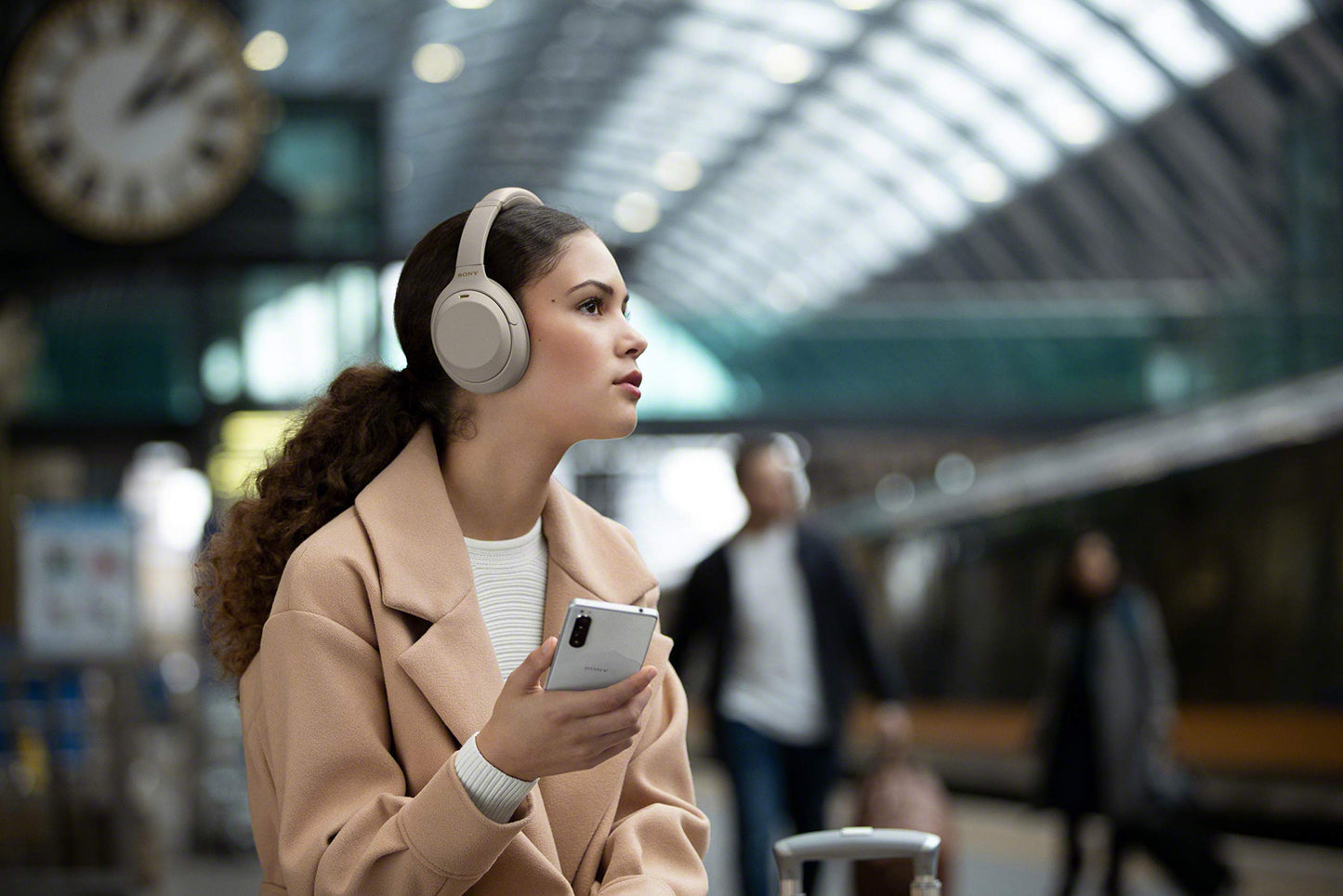 Sony WH-1000XM4 Cuffie Over-ear Wireless con Noise Cancelling, Tecnologia Bluetooth, Connessione Multipoint, Fino a 30 ore di durata della batteria e Ricarica rapida, Nero